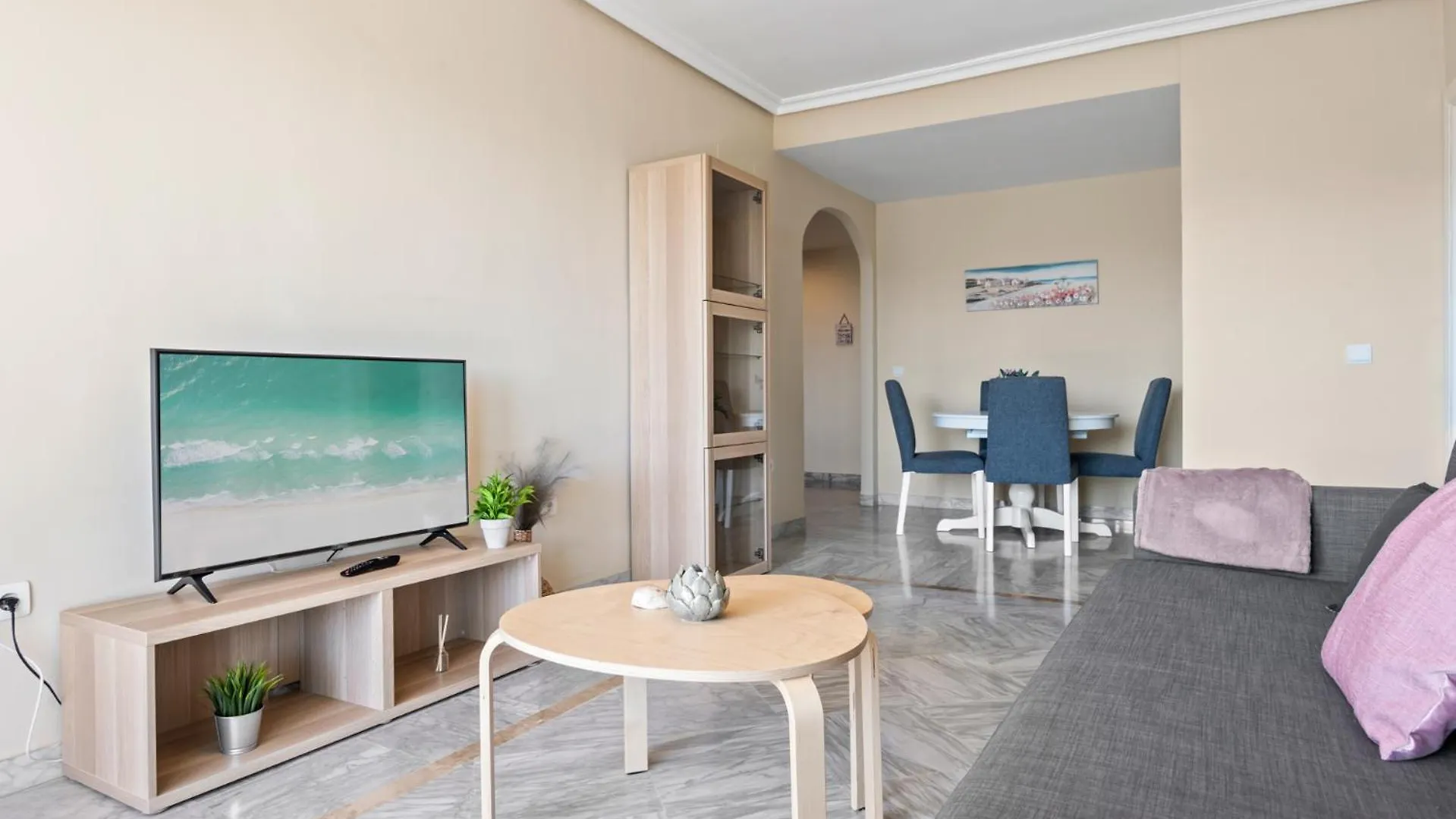 Lovely 2-Bed 10 Mins Walk From Puerto Banus Марбелья Апартаменты