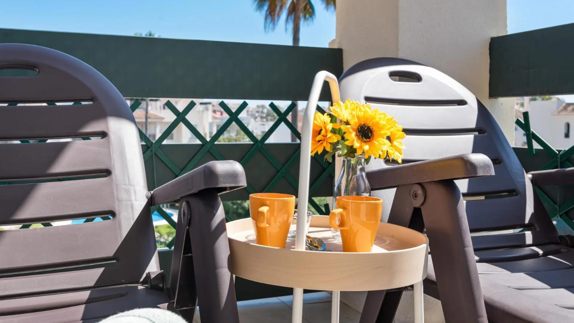 Lovely 2-Bed 10 Mins Walk From Puerto Banus Марбелья Испания